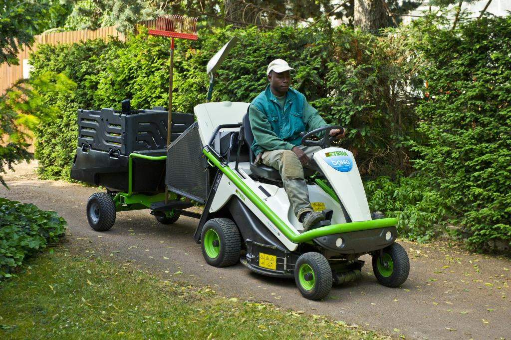 Tondeuses autoportées ETESIA - BAHIA M2E et M2EL - Matériel à batterie