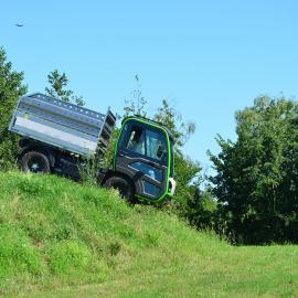 Véhicule utilitaire électrique tout terrain 4x4